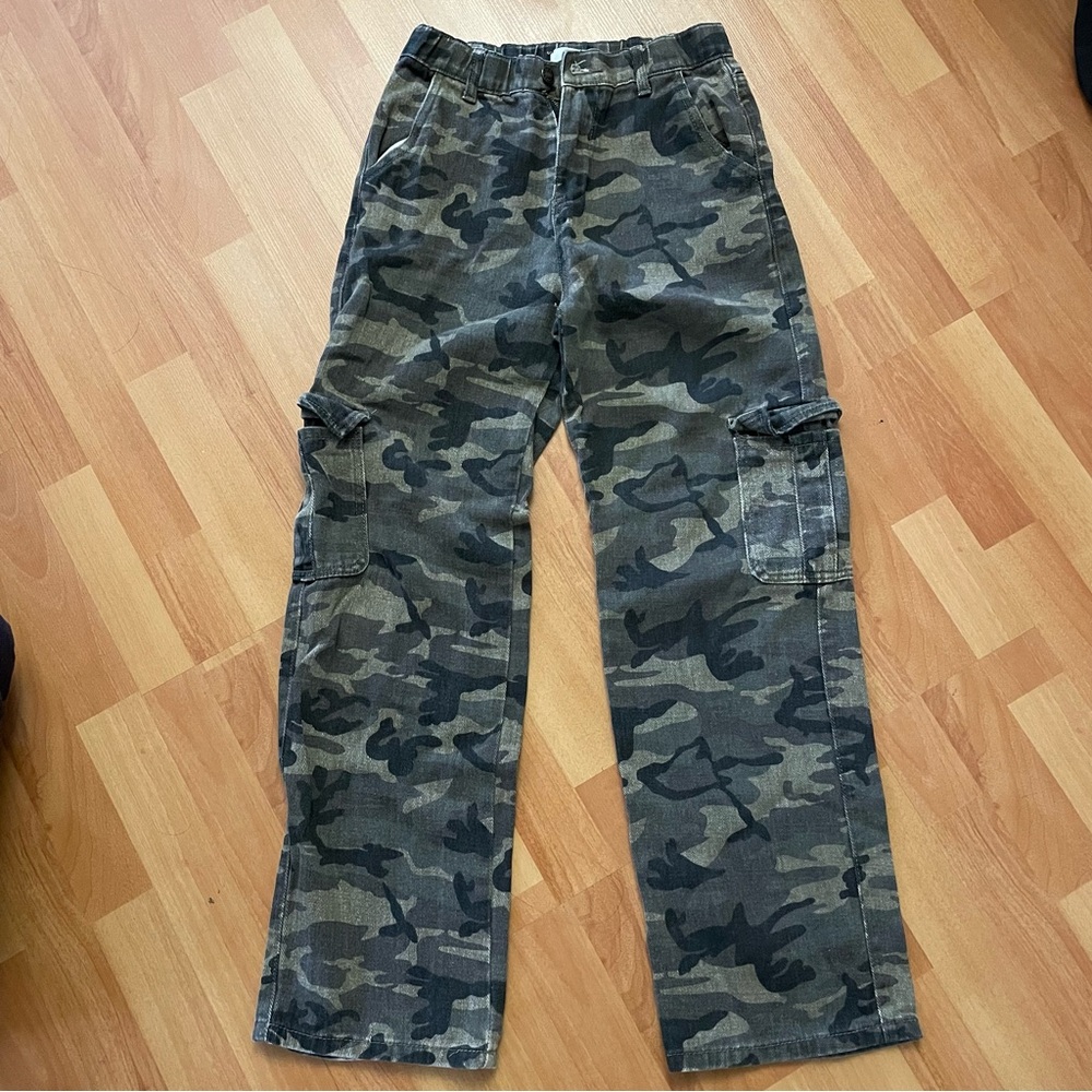 Adika camo cargo pants Size S